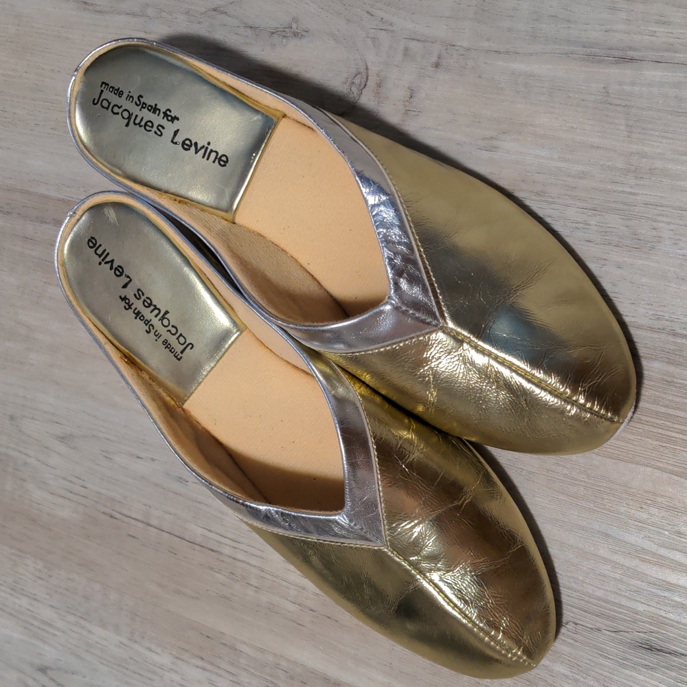 NWOB Jacques Levine dual tone gold silver trim metallic slippers slip ons size 9